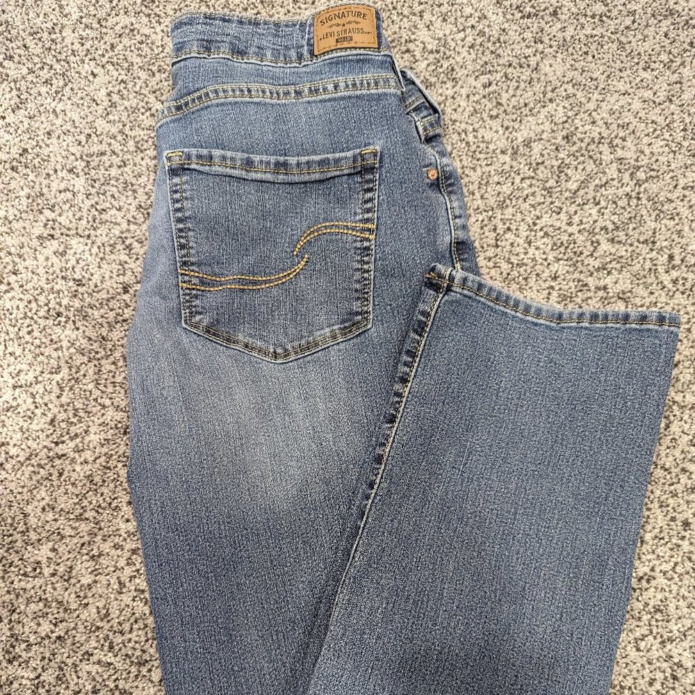 Signature Levi Strauss Mid Rise Straight Jean